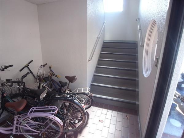 惣町サンハイツ1号棟（302） エントランス