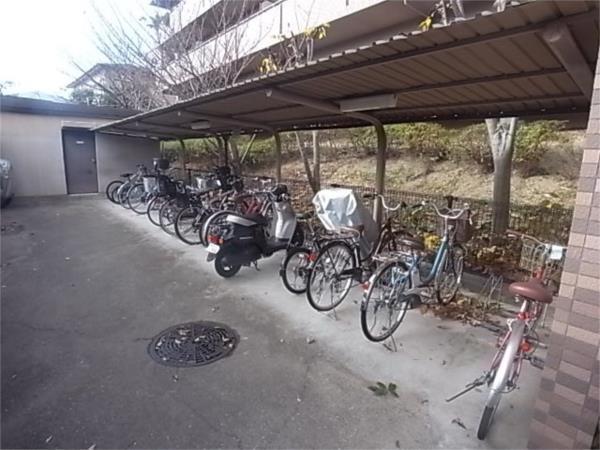 フォリア岡本 駐車場