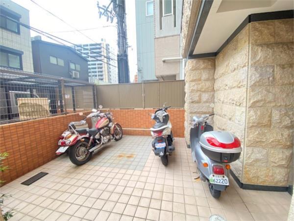 プレサンス神戸三宮 駐車場