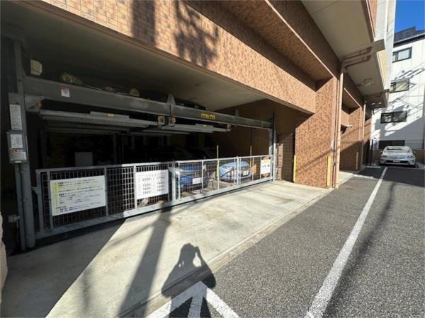 プレサンス神戸裁判所前デリシア 駐車場