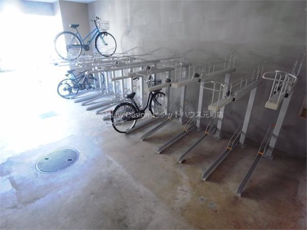 レジュールアッシュ神戸元町 駐車場