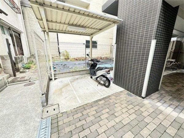 アドバンス三宮ステージア 駐車場