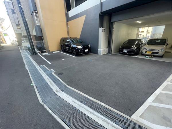 セレニテ神戸プリエ 駐車場