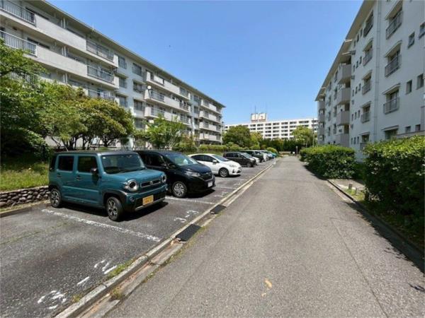 鈴蘭台第３住宅３号棟 駐車場
