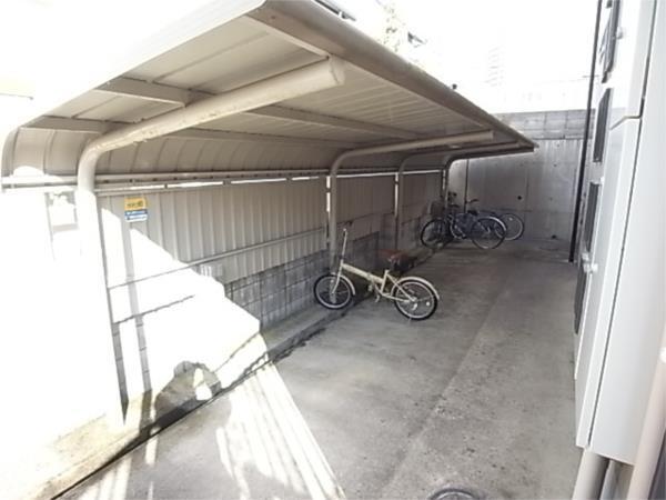 メゾンドアヴニール名谷 駐車場