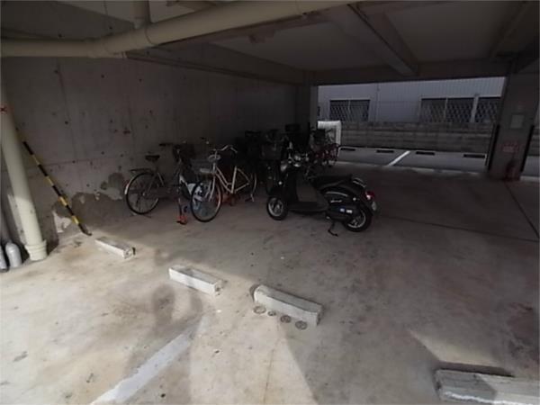 コンフォート宮下 駐車場