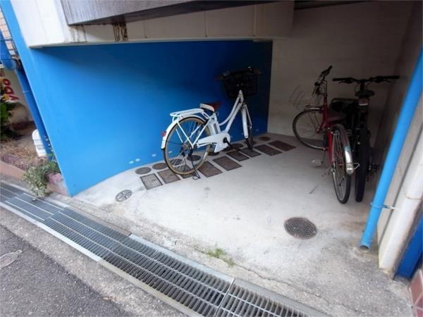 アムール親王塚 駐車場