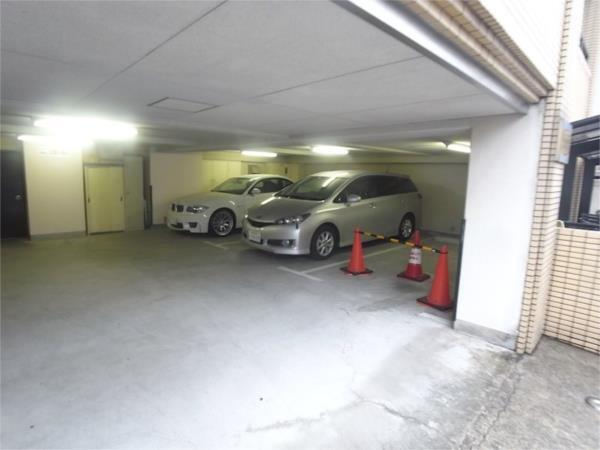 ラ・セーヌ六甲 駐車場