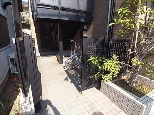 ケントハウス（202） エントランス