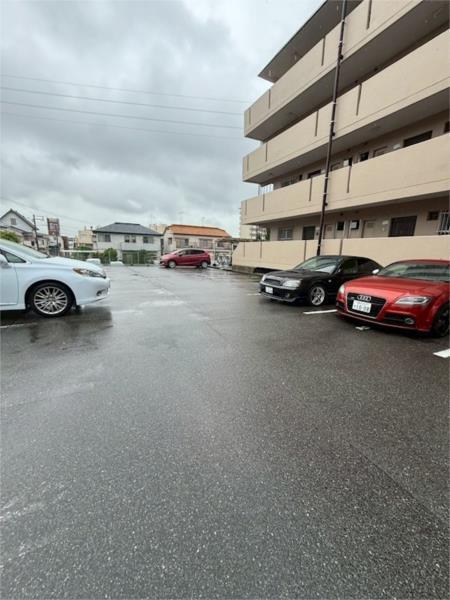 ロイヤルコーポ吉田 駐車場