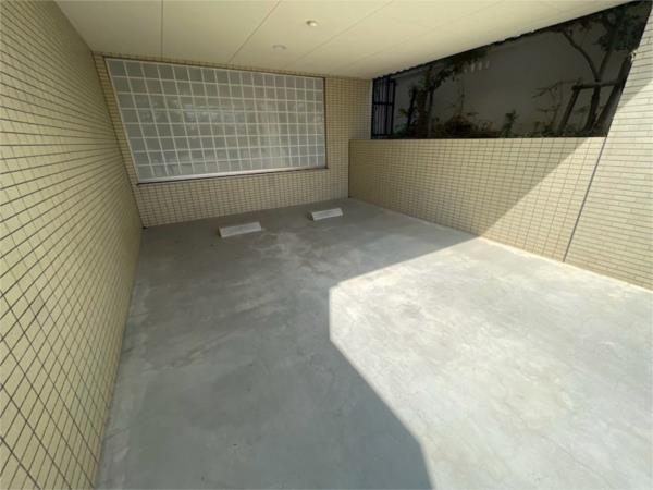 名次町ロジュマン 駐車場