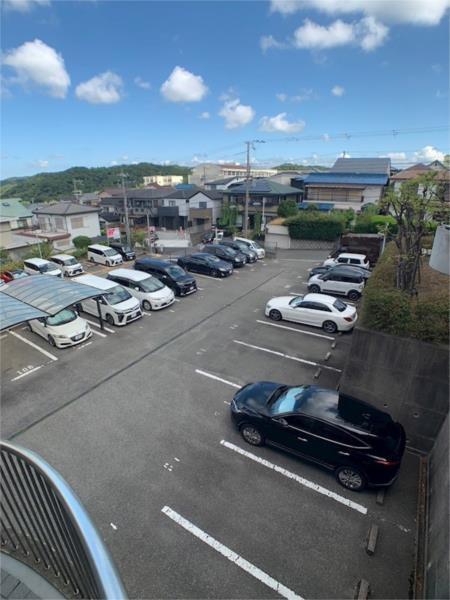 ルナガーデン 駐車場
