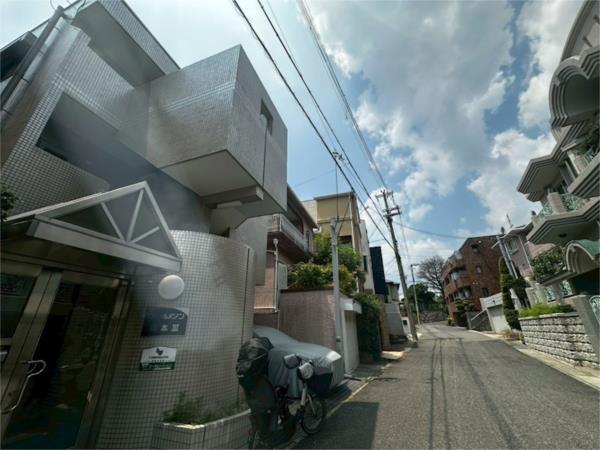 ロイヤルメゾン岡本III 外観