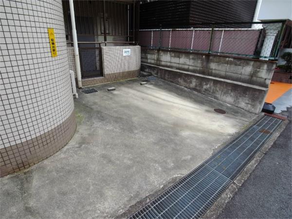 ホーユウコンフォルト新神戸 駐車場