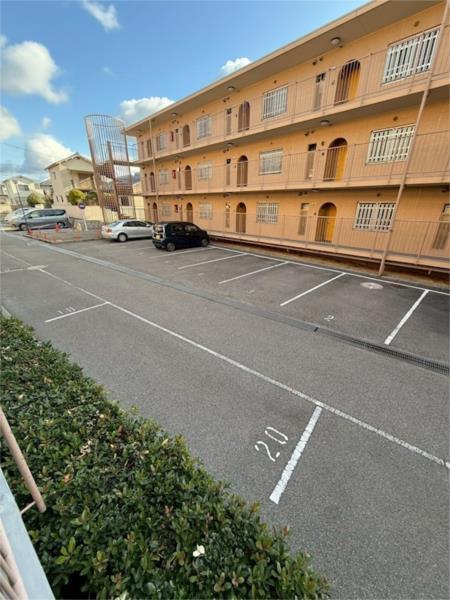 ハイツ東朝霧1号棟 駐車場