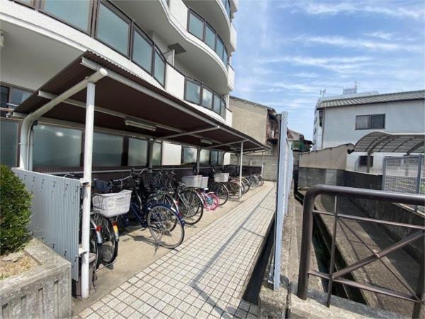 ネオハイツ今宿B棟 駐車場
