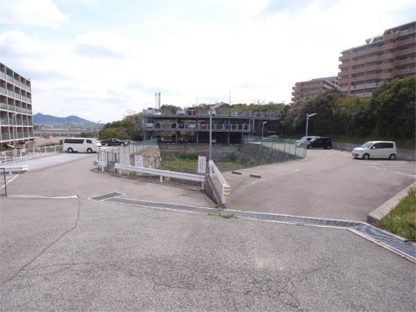 ホワイトヒル 駐車場