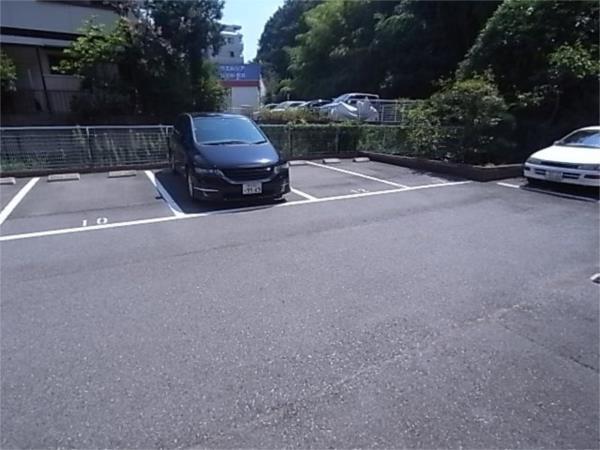 グランエスト 駐車場