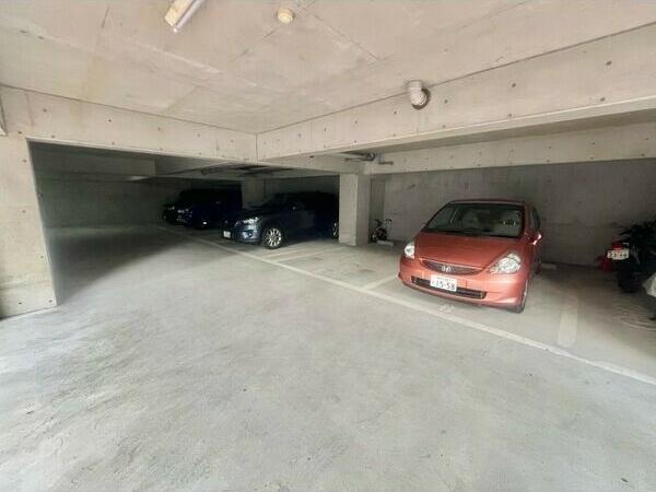 ビエント六甲3 駐車場