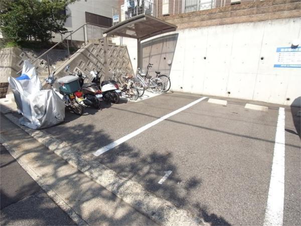 エトワール六甲 駐車場
