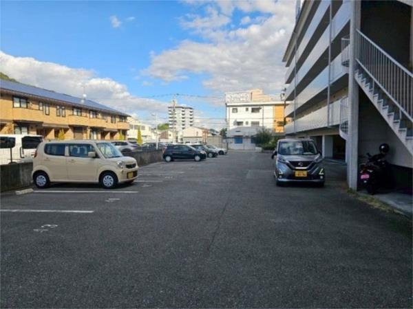 コーポ青山I 駐車場
