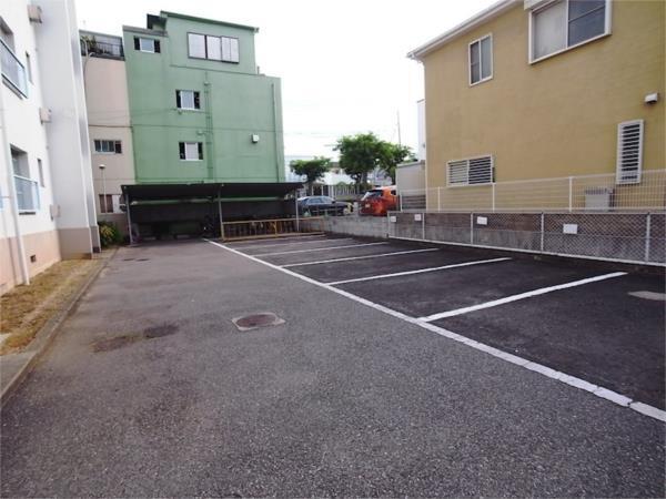 垂水農住 5号棟 駐車場