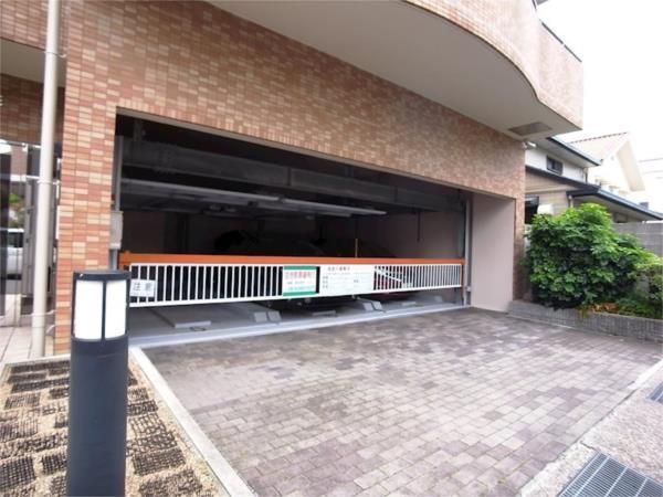 キャロル御影 駐車場