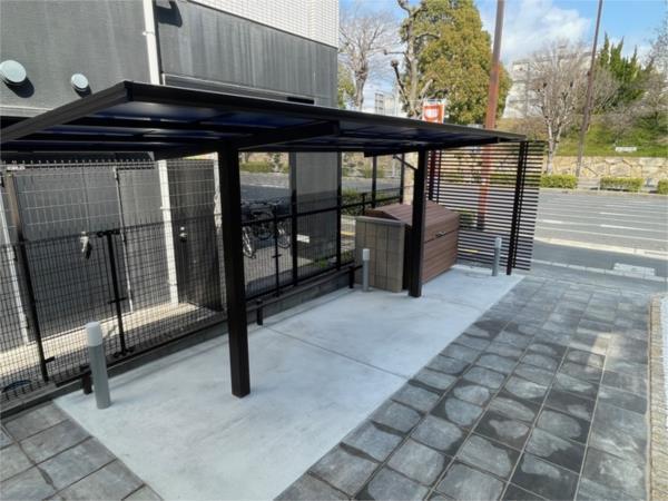ロワイヤル綿町 駐車場