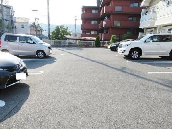 メゾンアンソレイエII 駐車場