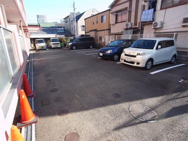 メゾンまほら 駐車場