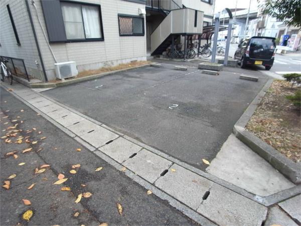 レトア大石I 駐車場