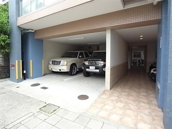 ラ・ウェゾン塚本通 駐車場