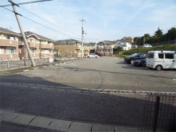 エステルノ 駐車場