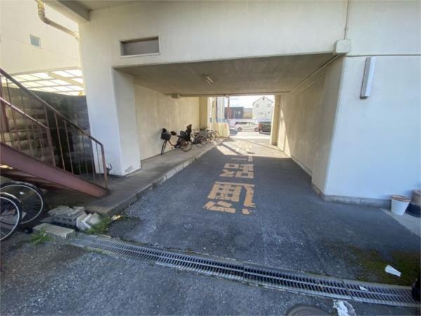 東雲ロイヤルハイツ 駐車場