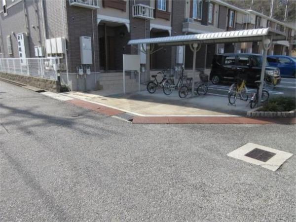 レヤリーライフII 駐車場