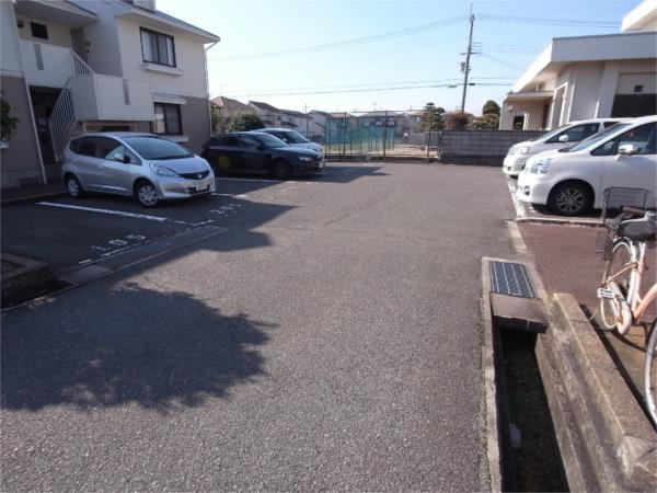ネオアネックス 駐車場