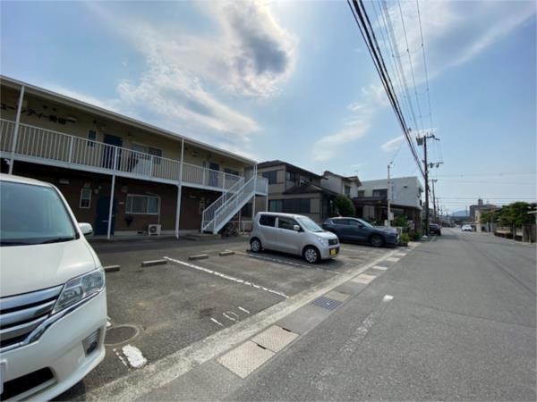 ニューシティー勢田 駐車場
