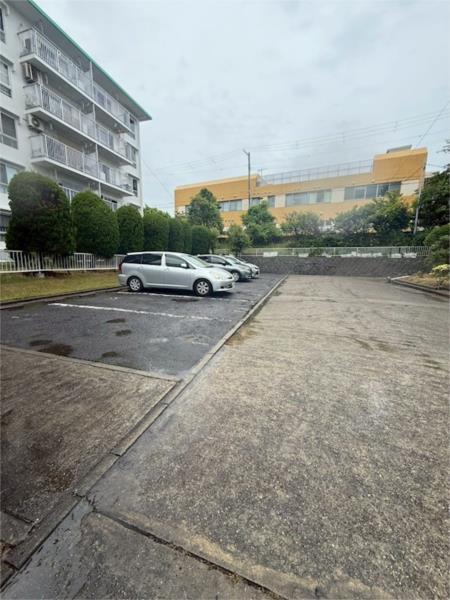 垂水高丸住宅４号棟 駐車場