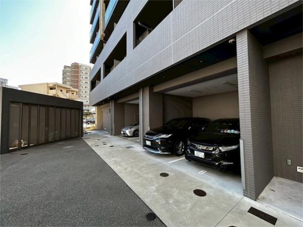 レオンコンフォート神戸ハーバーウエスト 駐車場