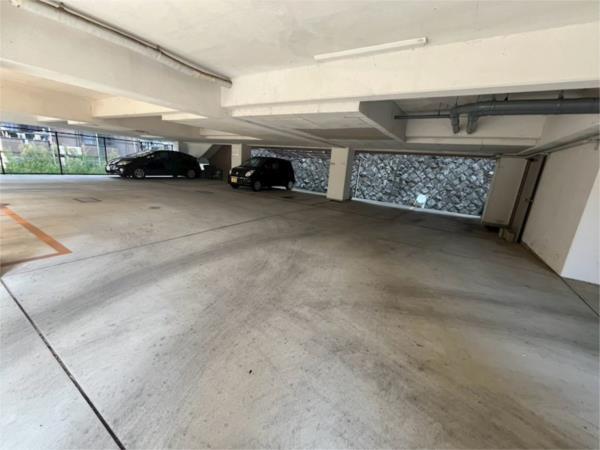 シャルマンコーポ鈴蘭台 駐車場