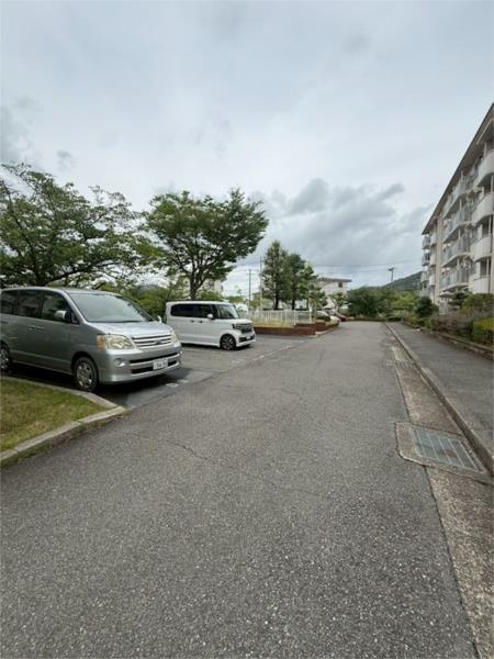 横尾2団地86号棟 駐車場