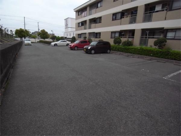コーポ大津和（204） 駐車場