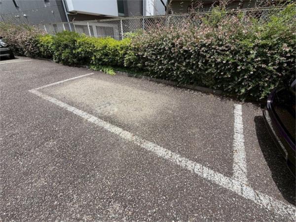 エバーグレイス西宮 駐車場