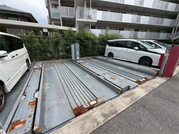 甲子園六石町ハイツ 駐車場