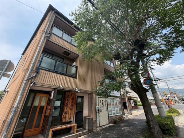 楠町タムラビル エントランス