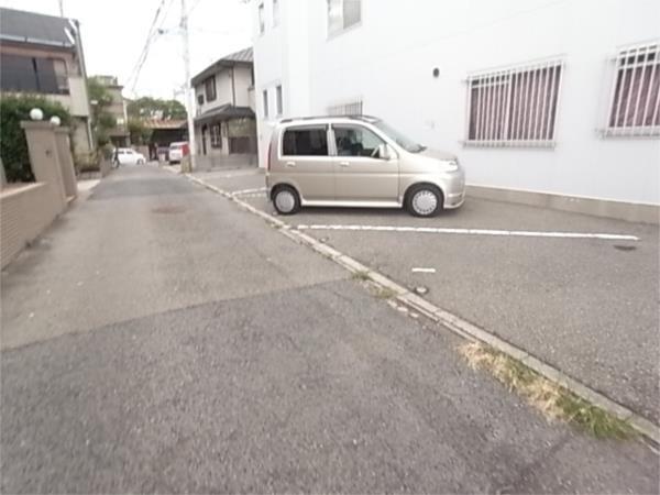 ハニーサイド塩屋 駐車場