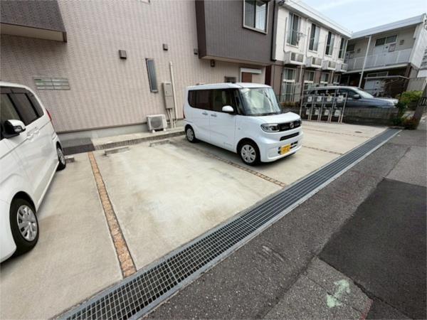 おたふく荘 駐車場