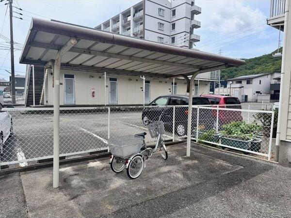 メゾンT2-B 駐車場