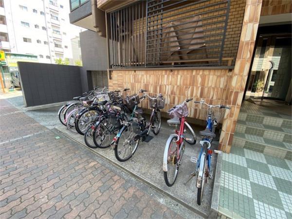 cecil　court 駐車場
