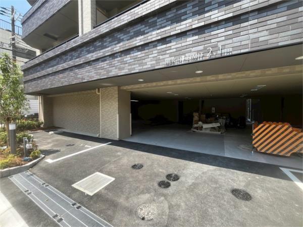 プレサンスロジェ甲子園口ルミエ 駐車場